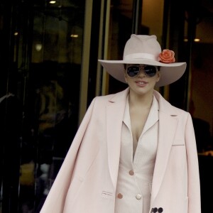 Lady Gaga à la sortie de son appartement à New York, le 21 octobre 2016.