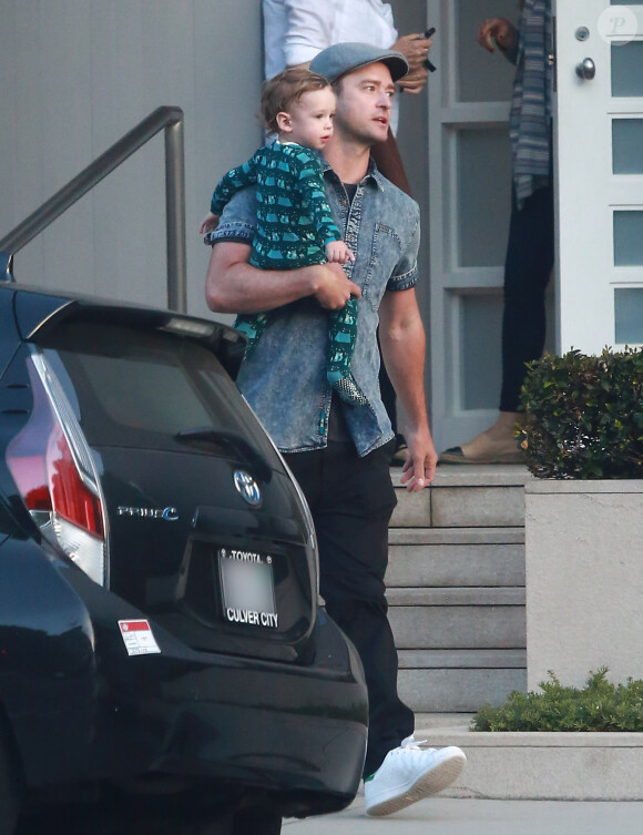 Exclusif - Justin Timberlake et sa femme Jessica Biel sortent de chez eux avec leur fils Silas Randall Timberlake à Los Angeles, Californie, Etats-Unis, le 6 août 2016.