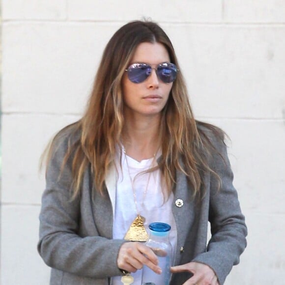 Jessica Biel fait du shopping à West Hollywood le 12 janvier 2016.