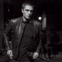 Robert Pattinson : Film noir à Paris pour sa nouvelle campagne Dior Homme