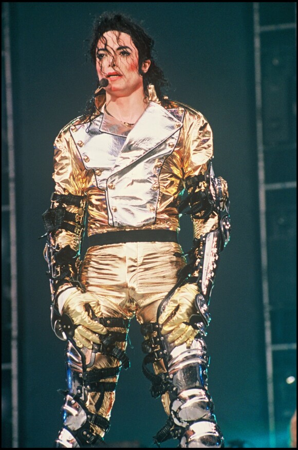 Michael Jackson en concert à Londres le 16 juillet 1997, dans le cadre de sa tournée, l'"History World Tour".