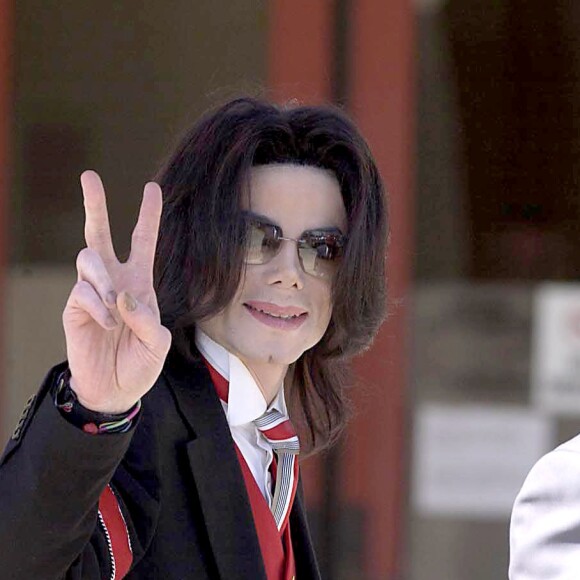 Michael Jackson arrive au tribunal de Santa Barbara dans le cadre de son procès pour pédophilie le 29 mars 2005.