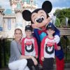 Céline Dion s'est rendue à Disneyland d'Anaheim en Californie avec ses jumeaux Nelson et Eddy, le 14 octobre 2015