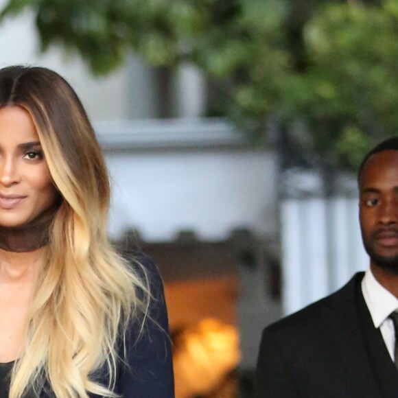 Ciara, enceinte, assiste au défilé des finalistes du 2016 CFDA/Vogue Fashion Fund au Chateau Marmont. Los Angeles, le 26 octobre 2016.