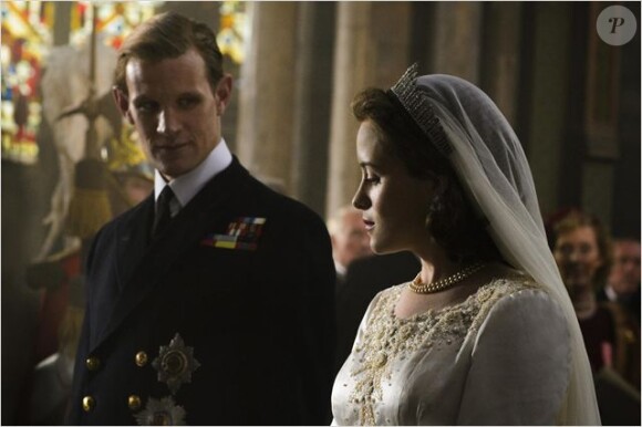 Claire Foy (Elisabeth) aux côtés de Matt Smith (Philip Mountbatten) dans The Crown une série originale Netflix