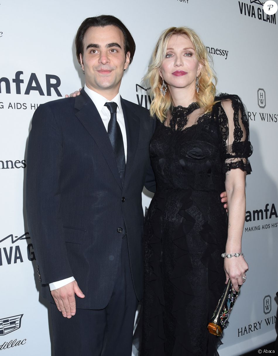 Courtney Love et Nicholas Jarecki lors du amfAR's Inspiration Gala à