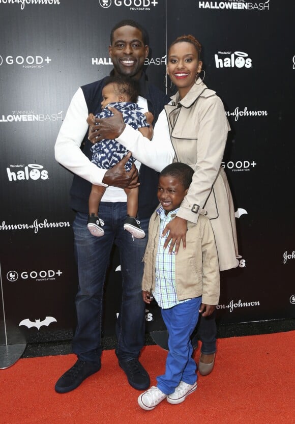 Ryan Bathe avec sa femme Sterling K. Brown et leurs enfants à la soirée Good+ Foundation's first annual Halloween à Hollywood, le 29 octobre 2016