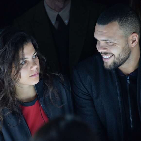 Jo-Wilfried Tsonga et sa compagne Noura El Swekh au défilé Y-3 au Couvent des Cordeliers à Paris, le 25 janvier 2015. Le couple attend son premier enfant pour 2017.