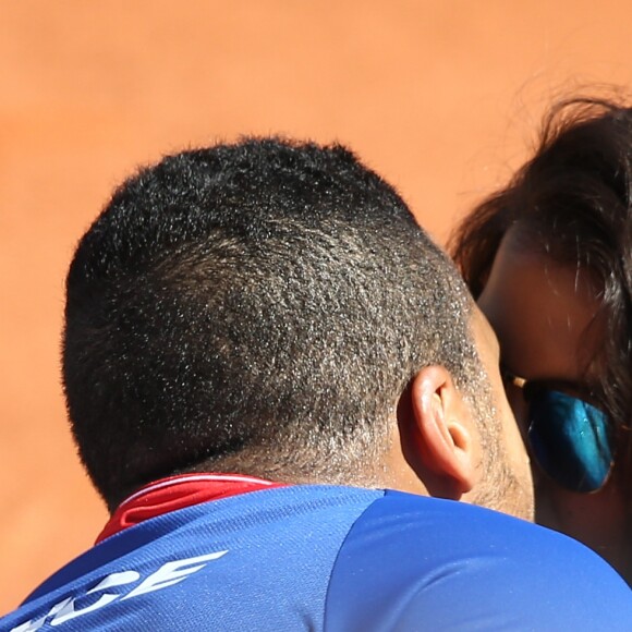 Jo-Wilfried Tsonga et sa compagne Noura El Swekh dans les tribunes de Roland-Garros lors de la Coupe Davis le 12 septembre 2014