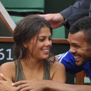 Jo-Wilfried Tsonga and sa compagne Noura El Swekh le 14 septembre 2014 lors de la demi-finale de Coupe Davis entre la France et la République tchèque à Roland-Garros. Le couple attend son premier enfant pour 2017.