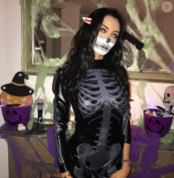 Nabilla Benattia squelette terrifiant sur Instagram, 31 octobre 2016