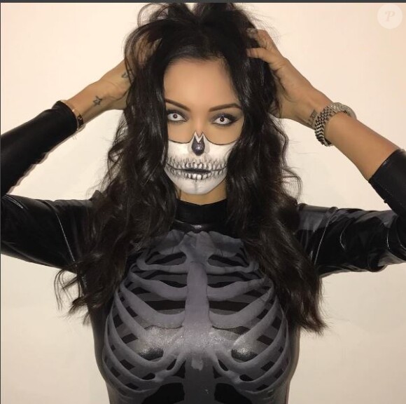 Nabilla déguisée en squelette pour Halloween, 31 octobre 2016, sur Instagram