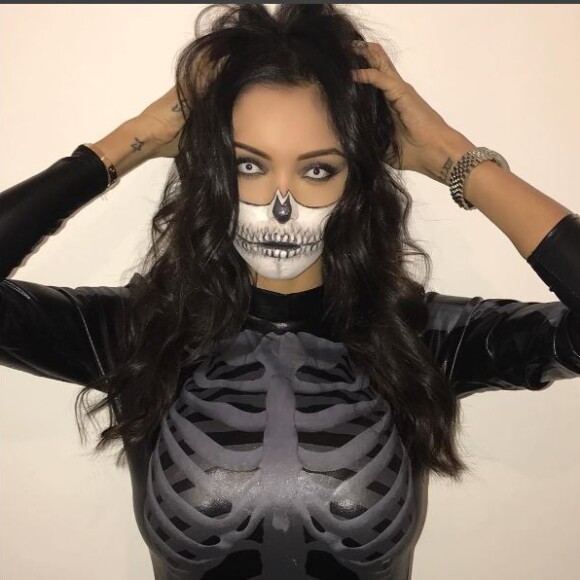 Nabilla déguisée en squelette pour Halloween, 31 octobre 2016, sur Instagram