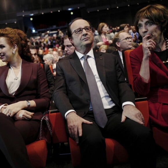 La reine Letizia d'Espagne, la princesse Lalla Salma du Maroc, le président de la République François Hollande et la ministre Marisol Touraine lors de l'ouverture du Congrès Mondial contre le Cancer au Palais des Congrès à Paris, le 31 octobre 2016.