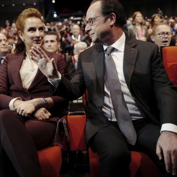 La reine Letizia d'Espagne, la princesse Lalla Salma du Maroc et le président de la République François Hollande lors de l'ouverture du Congrès Mondial contre le Cancer au Palais des Congrès à Paris, le 31 octobre 2016.