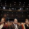 Le président de la République François Hollande entre la princesse Lalla Salma du Maroc et la reine Letizia d'Espagne lors de l'ouverture du Congrès Mondial contre le Cancer au Palais des Congrès à Paris, le 31 octobre 2016.