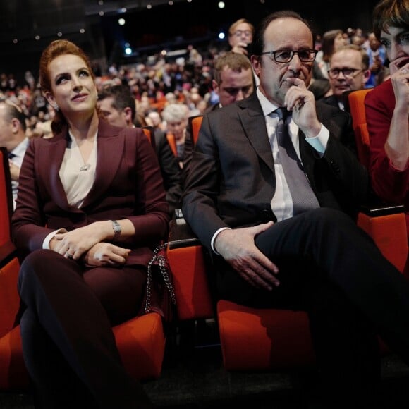 La reine Letizia d'Espagne, la princesse Lalla Salma du Maroc et le président de la République François Hollande lors de l'ouverture du Congrès Mondial contre le Cancer au Palais des Congrès à Paris, le 31 octobre 2016.