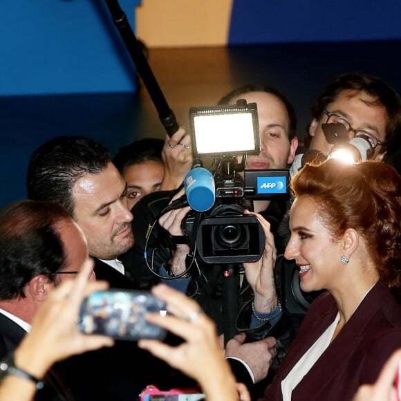 Le président de la République François Hollande et la princesse Lalla Salma du Maroc entourés par les médias lors de l'ouverture du Congrès Mondial contre le Cancer au Palais des Congrès à Paris, le 31 octobre 2016. © Dominique Jacovides/Bestimage