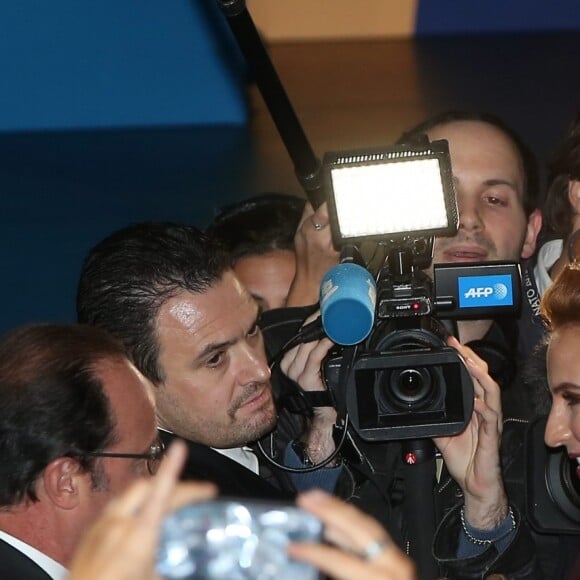 Le président de la République François Hollande et la princesse Lalla Salma du Maroc entourés par les médias lors de l'ouverture du Congrès Mondial contre le Cancer au Palais des Congrès à Paris, le 31 octobre 2016. © Dominique Jacovides/Bestimage