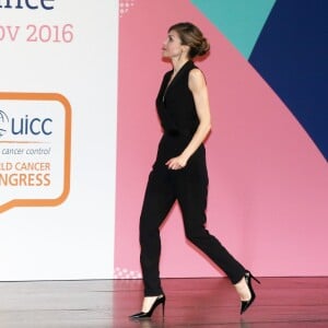 La reine Letizia d'Espagne était invitée à prononcer un discours lors de l'ouverture du Congrès Mondial contre le Cancer au Palais des Congrès à Paris, le 31 octobre 2016. © Dominique Jacovides/Bestimage