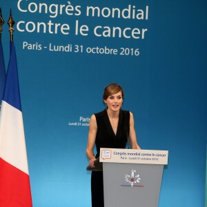 La reine Letizia d'Espagne a prononcé un discours appelant à donner les moyens nécessaires à la recherche scientifique lors de l'ouverture du Congrès Mondial contre le Cancer au Palais des Congrès à Paris, le 31 octobre 2016. © Dominique Jacovides/Bestimage