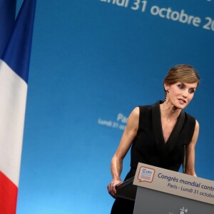 La reine Letizia d'Espagne a prononcé un discours appelant à donner les moyens nécessaires à la recherche scientifique lors de l'ouverture du Congrès Mondial contre le Cancer au Palais des Congrès à Paris, le 31 octobre 2016. © Dominique Jacovides/Bestimage