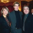  Serge Lama avec sa femme Michèle et leur fils Frédéric le 15 avril 2000 