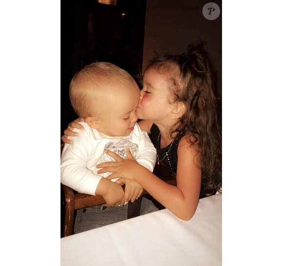 Jade Foret dîne chez Mr. Chow avec ses trois enfants et son mari Arnaud Lagardère. Photo publiée sur Instagram, le 2 novembre 2016