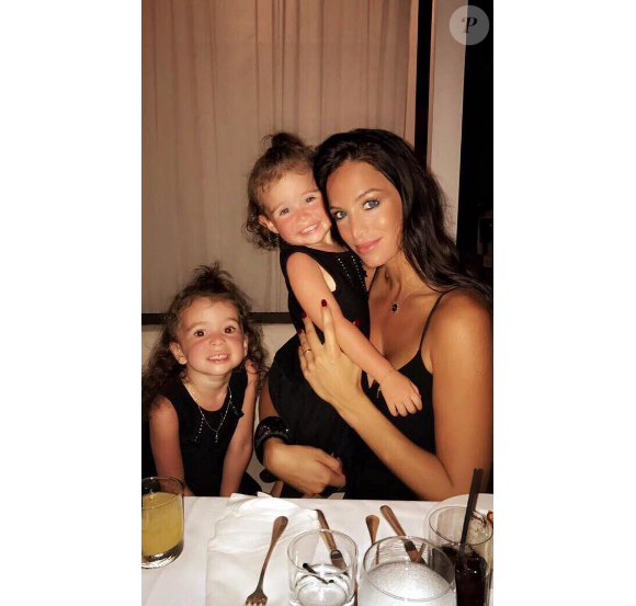 Jade Foret dîne chez Mr. Chow avec ses trois enfants et son mari Arnaud Lagardère. Photo publiée sur Instagram, le 2 novembre 2016