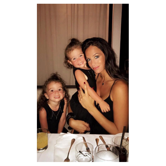 Jade Foret dîne chez Mr. Chow avec ses trois enfants et son mari Arnaud Lagardère. Photo publiée sur Instagram, le 2 novembre 2016