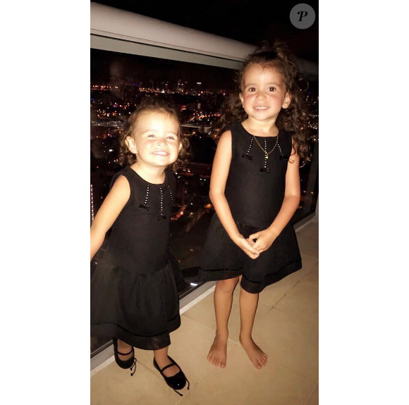 Jade Foret dîne chez Mr. Chow avec ses trois enfants et son mari Arnaud Lagardère. Photo publiée sur Instagram, le 2 novembre 2016