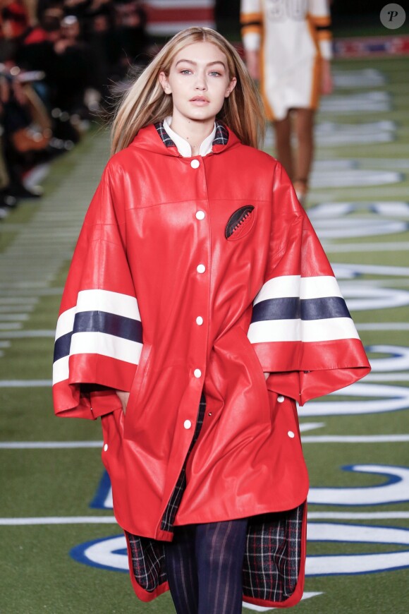 Gigi Hadid - Défilé de mode Tommy Hilfiger prêt à porter Automne-Hiver 2015 lors de la fashion week à New York, le 16 février 2015.