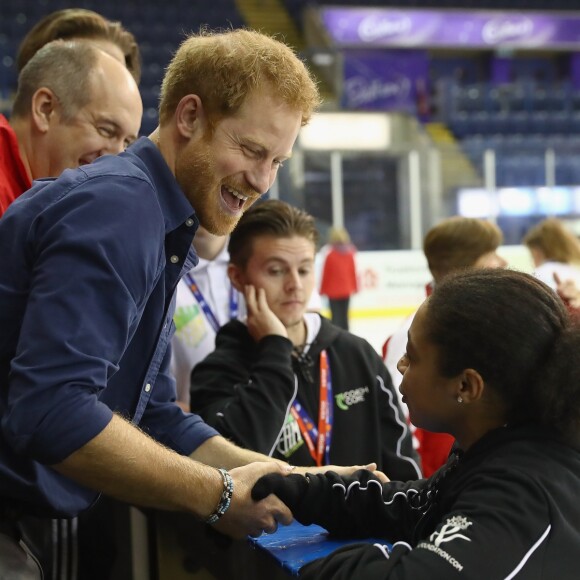 Le prince Harry à Nottingham le 26 octobre 2016 pour soutenir le programme Coach Core à la patinoire nationale de Londres. Il aurait ensuite sauté dans un avion à destination de Toronto pour retrouver sa petite amie supposée, l'actrice Meghan Markle.