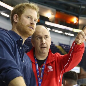 Le prince Harry à Nottingham le 26 octobre 2016 pour soutenir le programme Coach Core à la patinoire nationale de Londres. Il aurait ensuite sauté dans un avion à destination de Toronto pour retrouver sa petite amie supposée, l'actrice Meghan Markle.