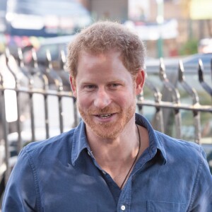 Le prince Harry à Nottingham le 26 octobre 2016 pour soutenir le programme Coach Core à la patinoire nationale de Londres. Il aurait ensuite sauté dans un avion à destination de Toronto pour retrouver sa petite amie supposée, l'actrice Meghan Markle.