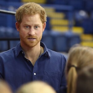 Le prince Harry à Nottingham le 26 octobre 2016 pour soutenir le programme Coach Core à la patinoire nationale de Londres. Il aurait ensuite sauté dans un avion à destination de Toronto pour retrouver sa petite amie supposée, l'actrice Meghan Markle.