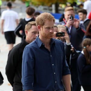 Le prince Harry à Nottingham le 26 octobre 2016 pour soutenir le programme Coach Core à la patinoire nationale de Londres. Il aurait ensuite sauté dans un avion à destination de Toronto pour retrouver sa petite amie supposée, l'actrice Meghan Markle.