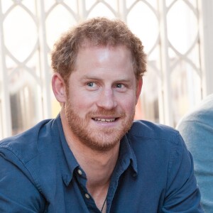 Le prince Harry à Nottingham le 26 octobre 2016 pour soutenir le programme Coach Core à la patinoire nationale de Londres. Il aurait ensuite sauté dans un avion à destination de Toronto pour retrouver sa petite amie supposée, l'actrice Meghan Markle.