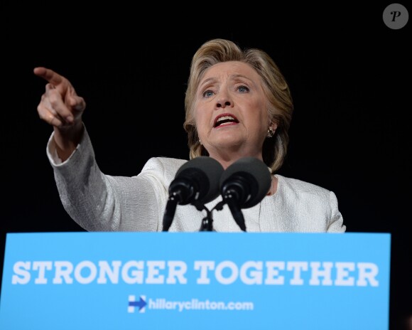 La candidate démocrate à l'élection présidentielle américaine, Hillary Clinton, a conclu son tour de Floride, avant le vote du 8 novembre, par un grand meeting au Rev Samuel Deleove Memorial Park à Fort Lauderdale. Le 1er novembre 2016