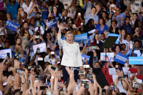 La candidate démocrate à l'élection présidentielle américaine, Hillary Clinton, a conclu son tour de Floride, avant le vote du 8 novembre, par un grand meeting au Rev Samuel Deleove Memorial Park à Fort Lauderdale. Le 1er novembre 2016
