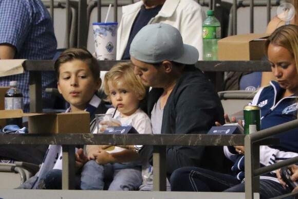 Exclusif - Michael Bublé est allé voir un match de football de l'équipe des Whitecaps avec son fils Noah à Vancouver. Le 26 août 2015 © CPA / Bestimage