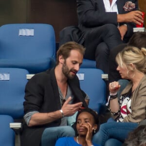 Flavie Flament et son compagnon Vladimir - People dans les gradins au concert de Paul McCartney dans le cadre de sa tournée "Out There" au Stade de France à Paris, le 11 juin 2015.