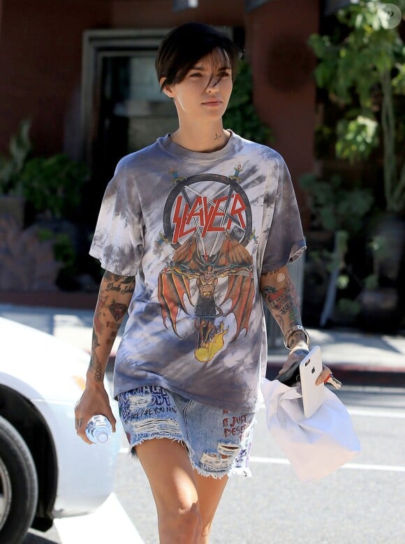 Exclusif - Ruby Rose se promène dans les rues de Beverly Hills, le 16 août 2016.