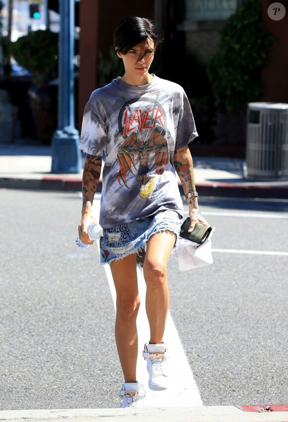 Exclusif - Ruby Rose se promène dans les rues de Beverly Hills, le 16 août 2016.