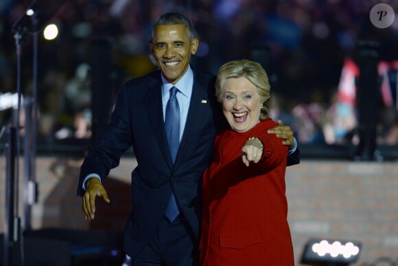 Barack Obama et Hillary Clinton à l'Independence Hall à Philadelphie, le 7 novembre 2016.