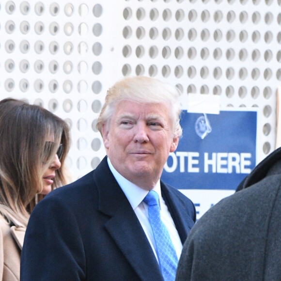 Le candidat à la présidentielle républicaine, Donald Trump, et sa femme, Melania Trump, sont allés voter le jour de l'élection présidentielle au PS 59 à New York City, New York, Etats-Unis, le 8 novembre 2016.
