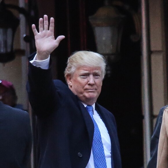 Le candidat du parti Républicain Donald Trump et sa femme Melania Trump vont voter pour les élections présidentielles américaines dans une école publique 59 du quartier de Manhattan à New York, le 8 novembre 2016.