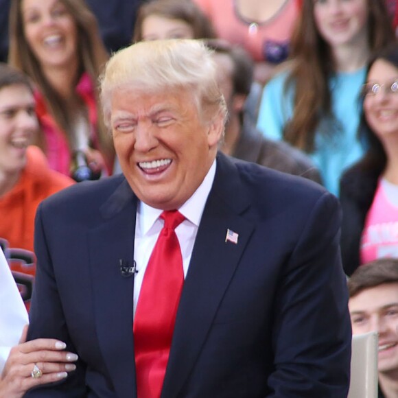 Donald Trump et sa femme Melania Trump - Donald Trump, candidat aux primaires du Parti républicain pour l'élection présidentielle de 2016, participe en famille à l'émission "Today" à la Trump Town Hall, Rockefeller Plaza à New York, le 21 avril 2016.