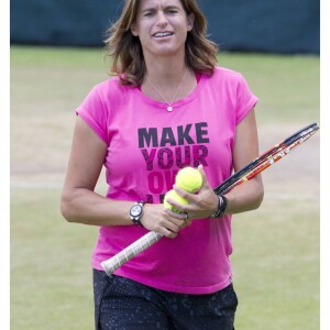 Andy Murray et son entraîneuse Amélie Mauresmo, enceinte, lors de l'entraînement au tournoi de tennis de Wimbledon à Londres le 7 juillet 2015.