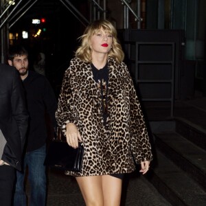 Taylor Swift porte un manteau imprimé léopard dans le quartier de Lower Manhattan à New York City, New York, Etazts-Unis, le 7 novembre 2016.